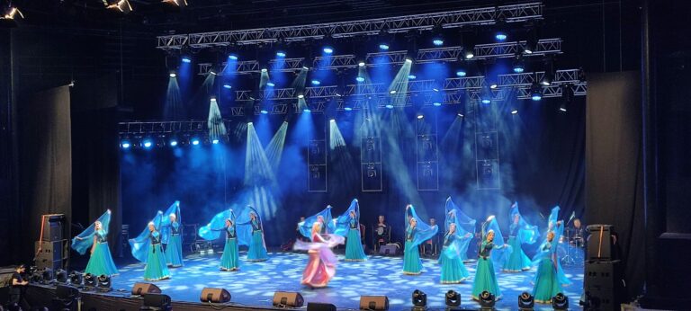 Azerbaycan Devlet Halk Dansları Topluluğu İstanbul’u ayağa kaldırdı, “Oynayan Bele Oynar”